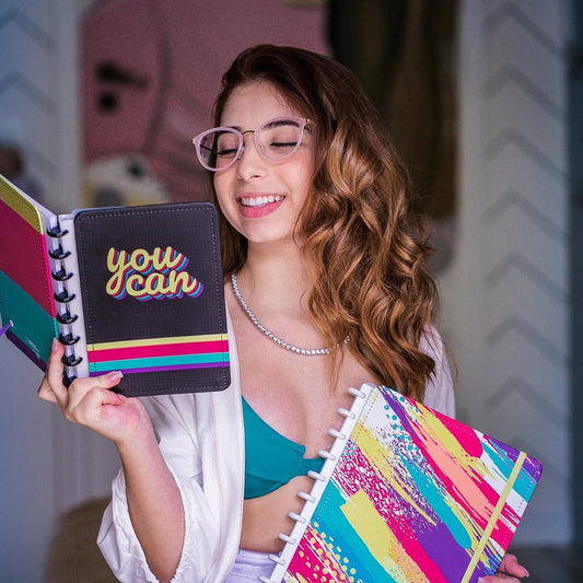 Tabi com o Caderno Inteligente Tibum A5 e o Caderno Inteligente Ta Bom Grande